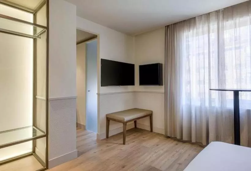 Ac Hotel Los Vascos By Marriott