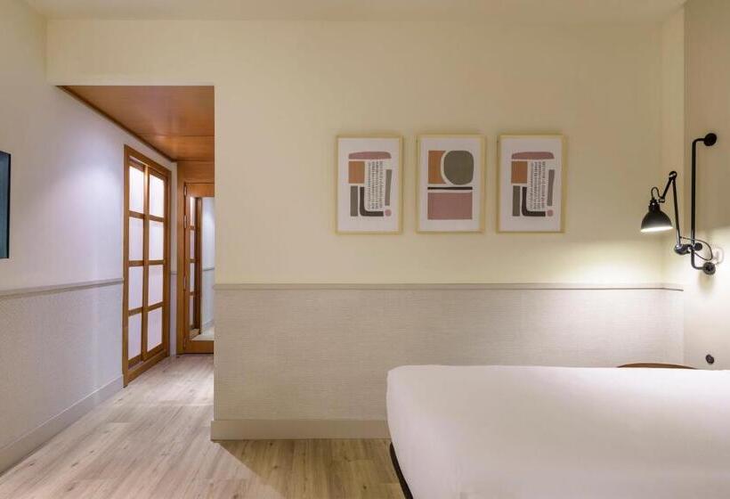 Ac Hotel Los Vascos By Marriott