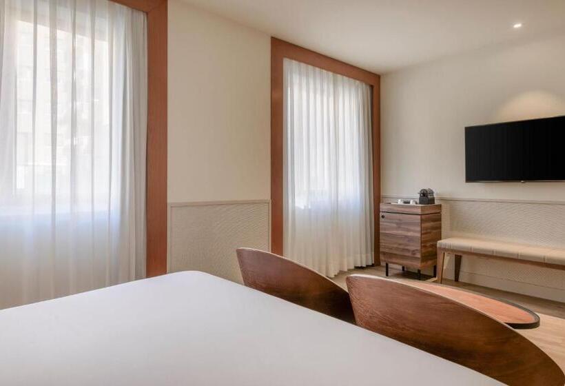 Ac Hotel Los Vascos By Marriott