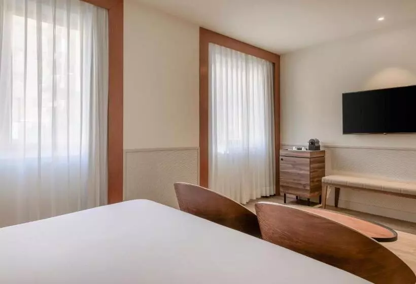 Ac Hotel Los Vascos By Marriott