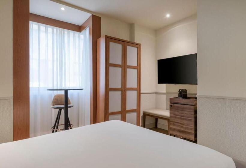 Ac Hotel Los Vascos By Marriott