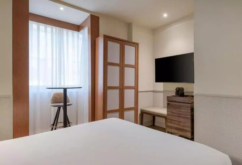 Ac Hotel Los Vascos By Marriott