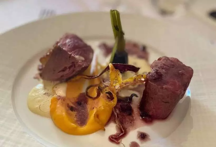 Отель Château Fleur De Roques   Puisseguin Saint Emilion