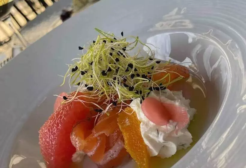 Отель Château Fleur De Roques   Puisseguin Saint Emilion