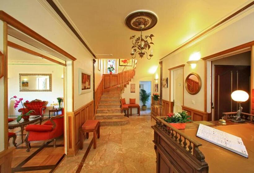 Отель De La Pagézie