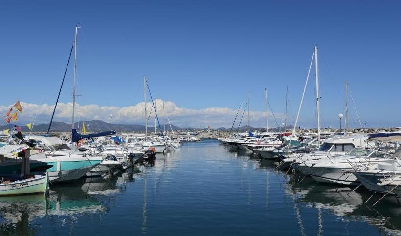 Отель La Petite Auberge