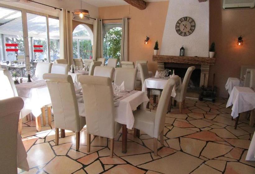 Отель La Petite Auberge