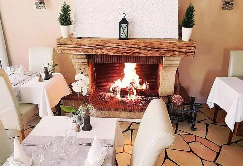 هتل La Petite Auberge