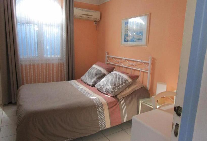 Отель La Petite Auberge