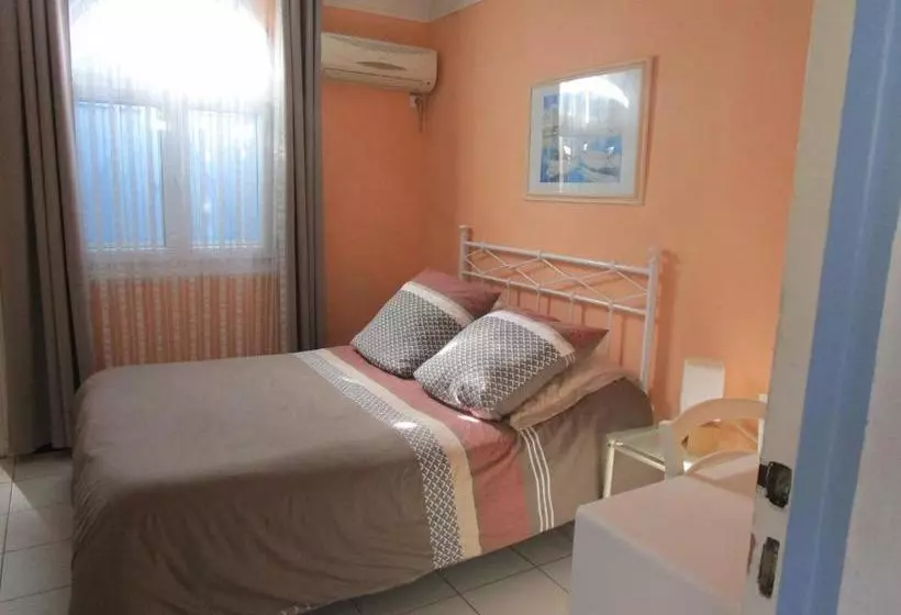 هتل La Petite Auberge