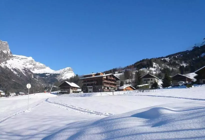 Отель Le Petit Tétras