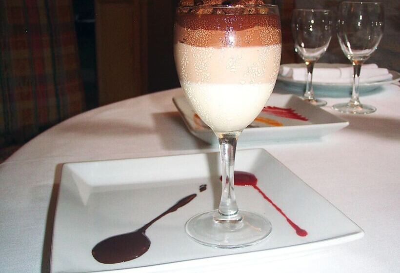 هتل Logis Hôtels   Hôtel Restaurant Du Midi