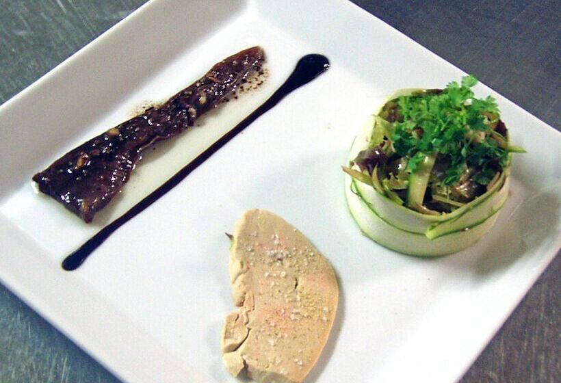 هتل Logis Hôtels   Hôtel Restaurant Du Midi