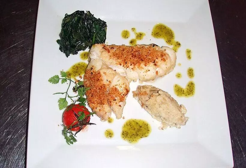 Отель Logis Hôtels Hôtel Restaurant Du Midi