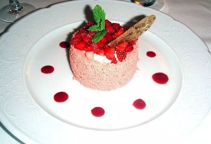 Отель Logis Hôtels Hôtel Restaurant Du Midi