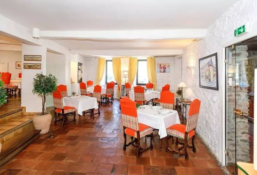 Отель Logis Hôtels Hôtel Restaurant Du Midi