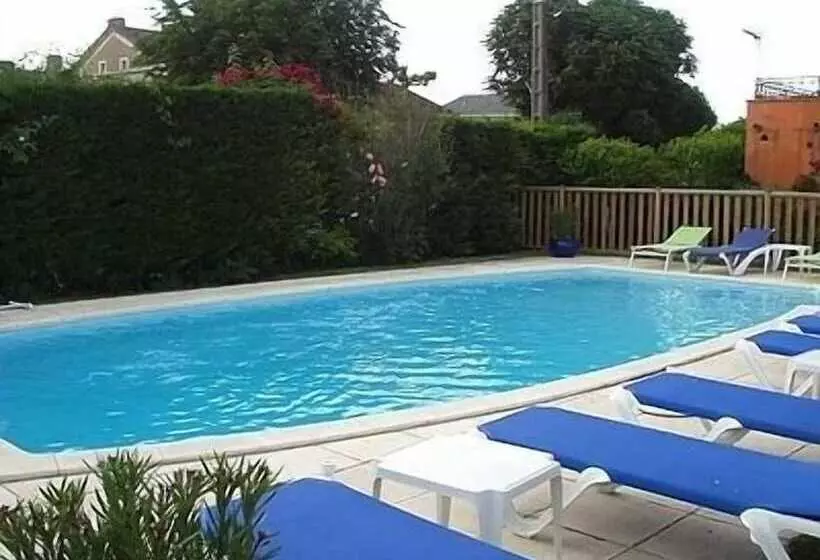 Logis Hotels Auberge De La Tour Hôtel Et Restaurant