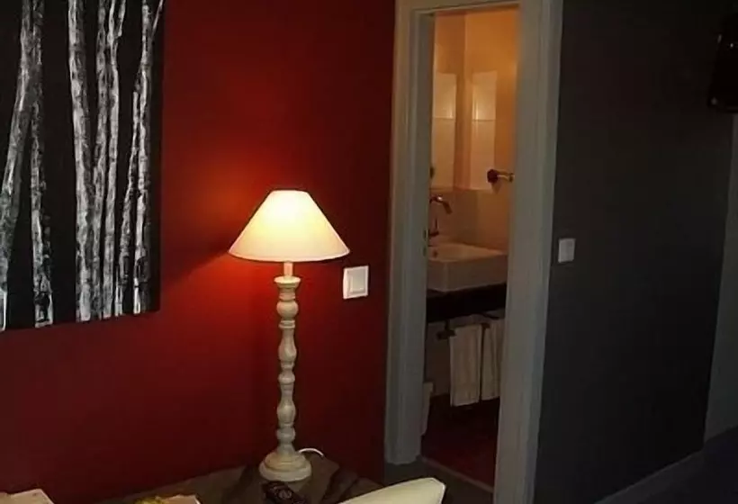 Logis Hotels Auberge De La Tour Hôtel Et Restaurant