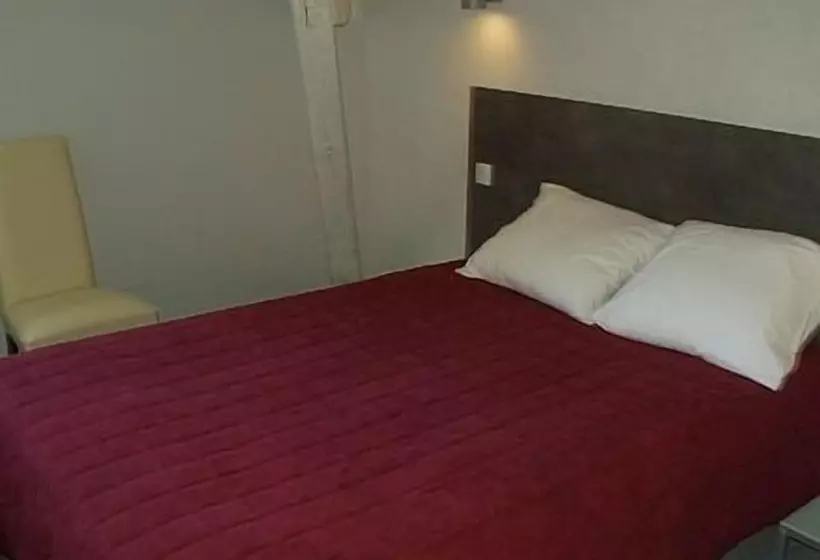 Logis Hotels Auberge De La Tour Hôtel Et Restaurant