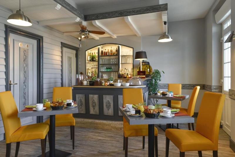 호텔 Logis Hôtels Restaurant Le Dauphin