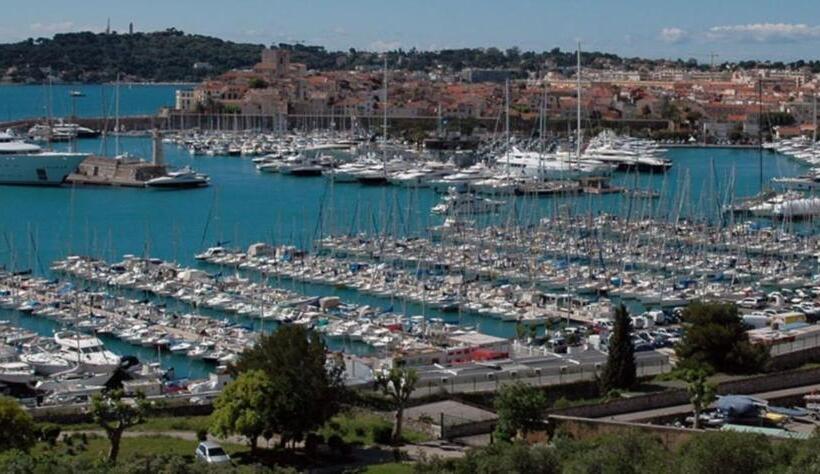 Crew Lighthouse   Hostel