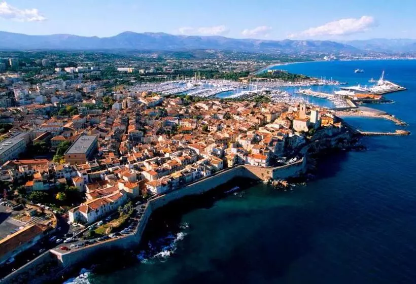 Crew Lighthouse   Hostel