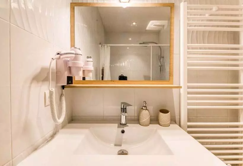 Crew Lighthouse   Hostel