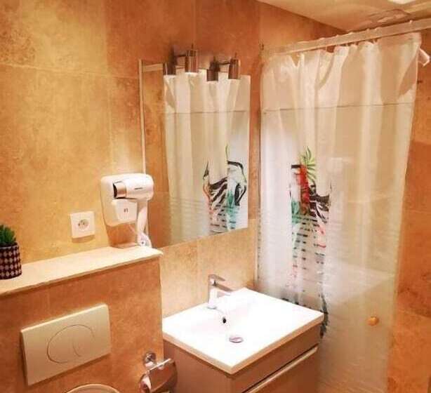 Crew Lighthouse   Hostel