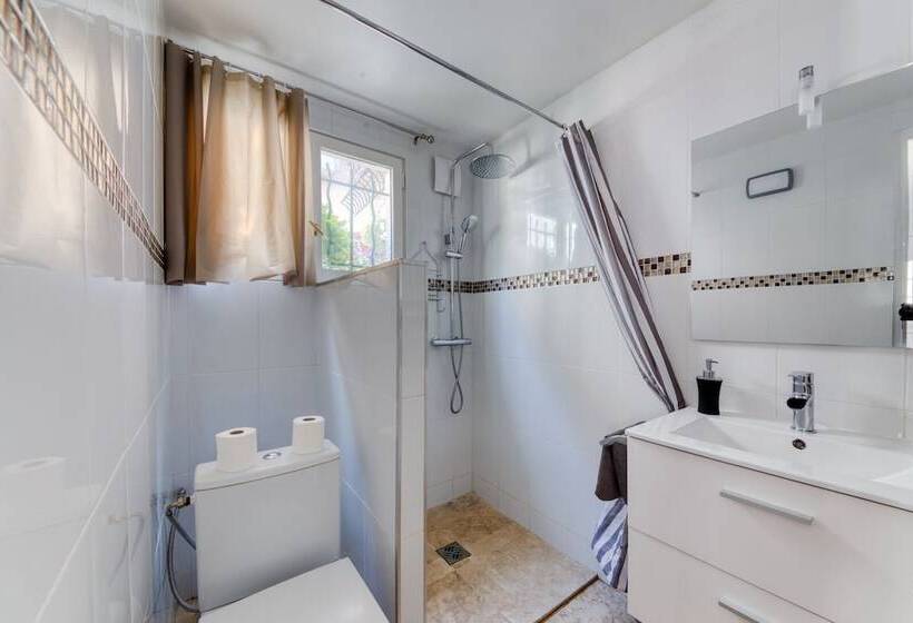 Crew Lighthouse   Hostel