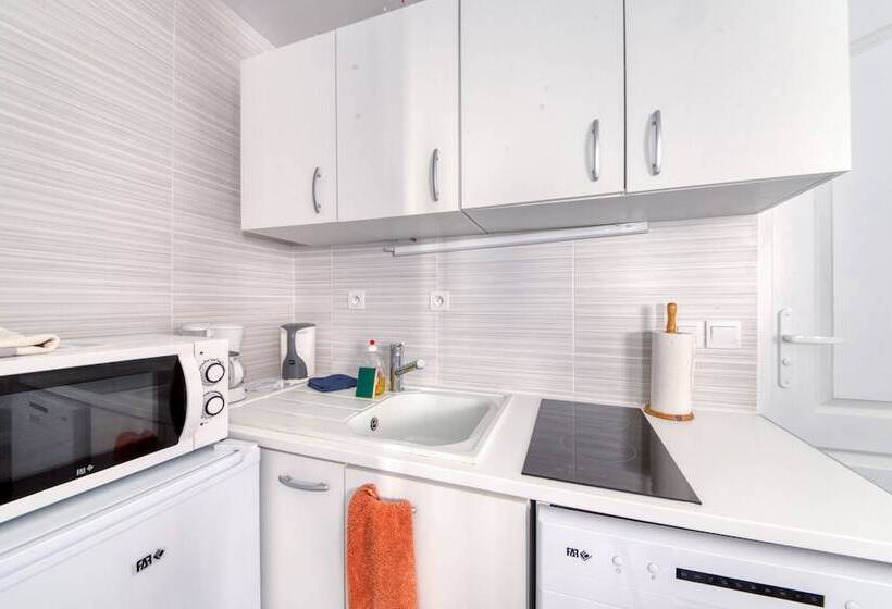 Crew Lighthouse   Hostel