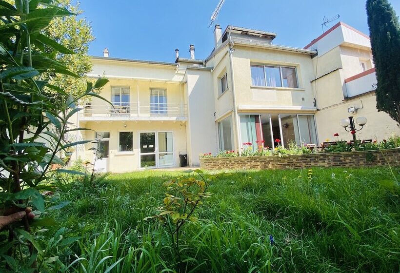 Pensionat Reims Sherpa Guest House