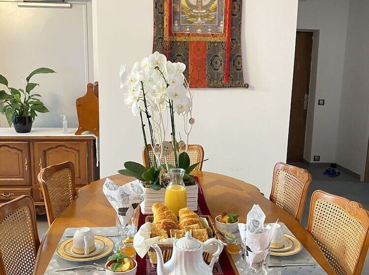 Pensionat Reims Sherpa Guest House