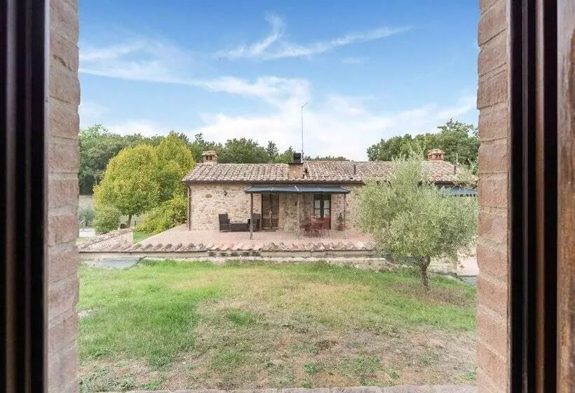 Quaint Cottage In Citta Della Pieve With Swimming Pool