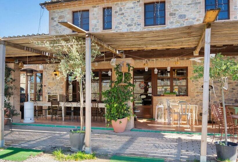 Quaint Cottage In Citta Della Pieve With Swimming Pool