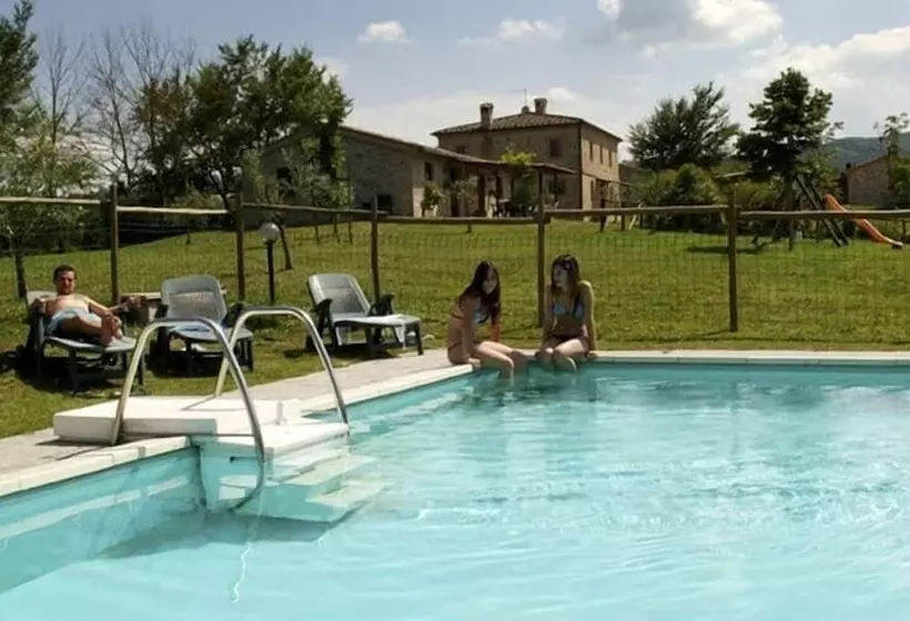 Quaint Cottage In Citta Della Pieve With Swimming Pool