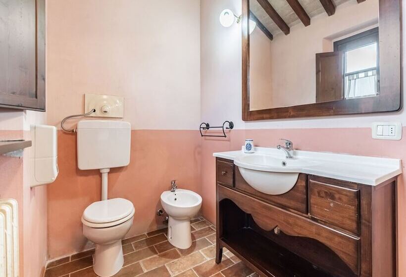 Quaint Cottage In Citta Della Pieve With Swimming Pool