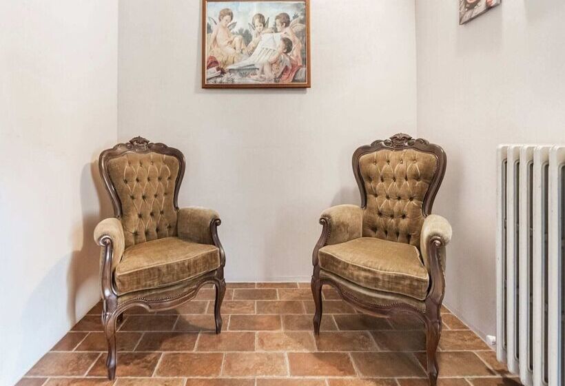 Quaint Cottage In Citta Della Pieve With Swimming Pool