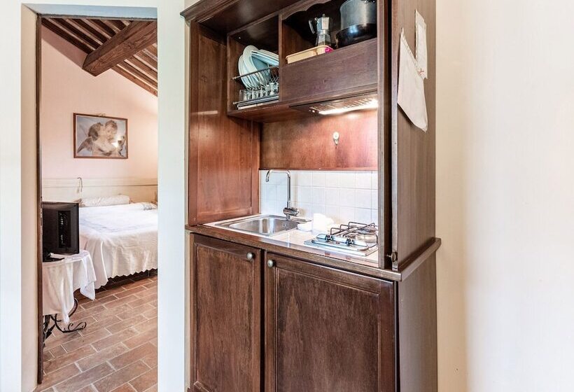 Quaint Cottage In Citta Della Pieve With Swimming Pool