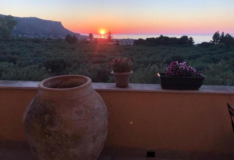 تختخواب و صبحانه Casale Belvedere