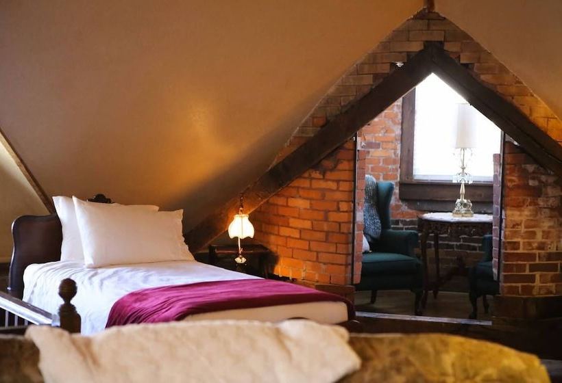 Bed & Breakfast On Broadway