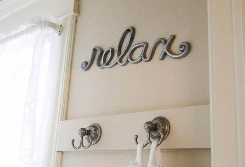 Bed & Breakfast On Broadway