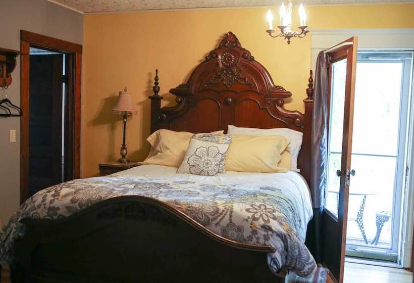 Bed & Breakfast On Broadway