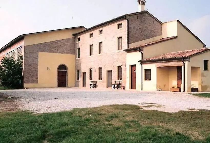 Maaseutuhotelli Agriturismo La Rovere