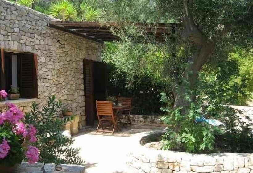 Mirto Sotto Casa In Pietra Sul Mare