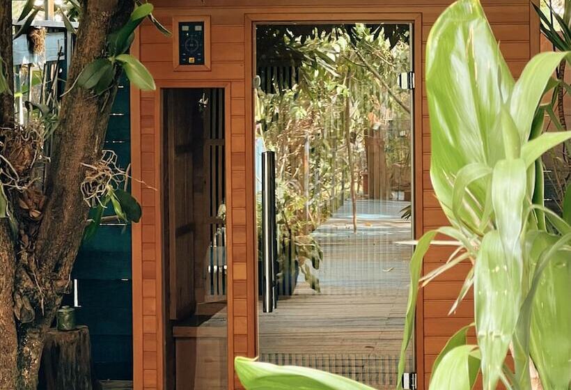 پانسیون Le Jardin De Ravintsara   Adults Only