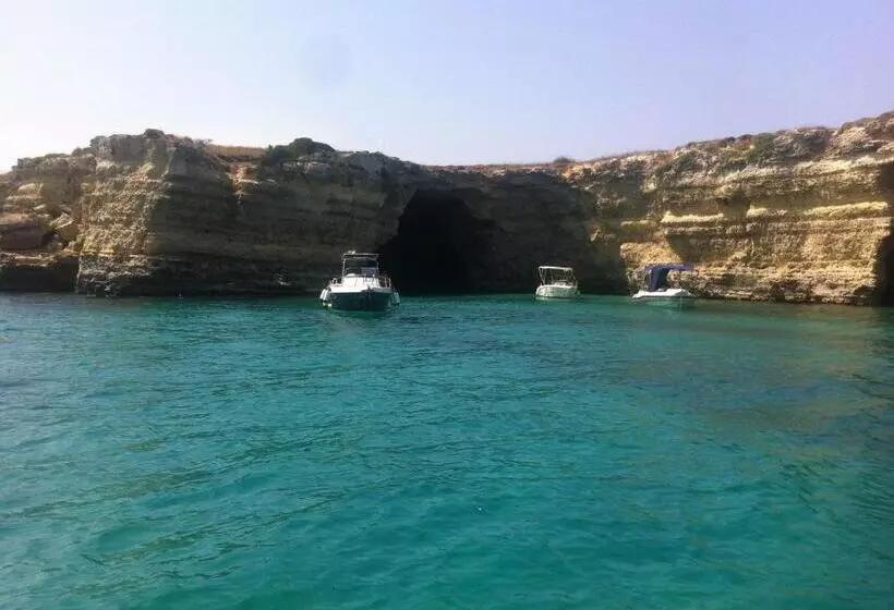 تختخواب و صبحانه La Macchia