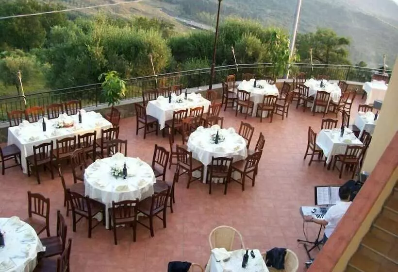 Hotelli Alin Village