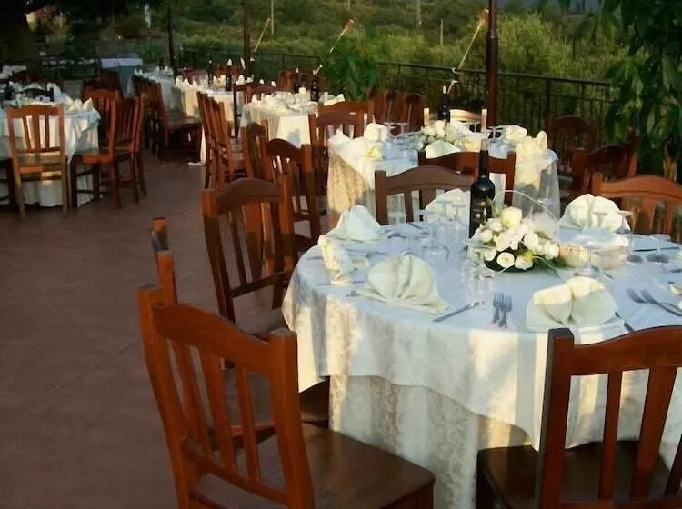 Hotelli Alin Village