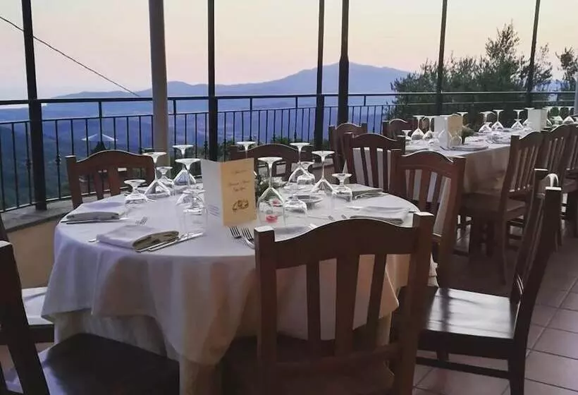 Hotelli Alin Village