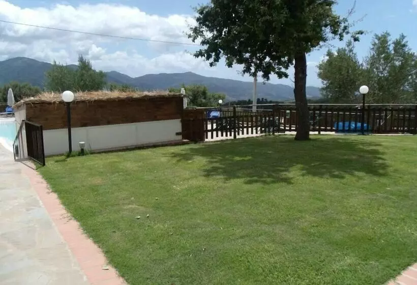 Hotelli Alin Village